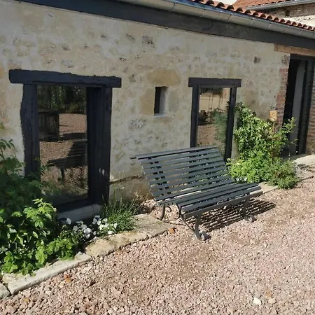 The Little Barn-la Petite Grange France Apartment